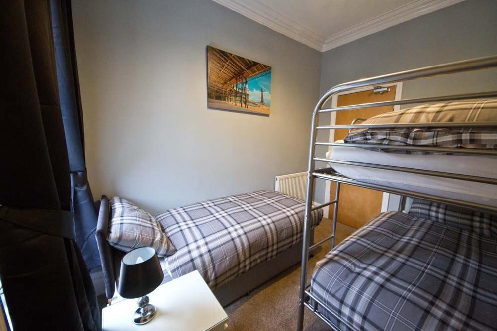 Rossall House , For Families & Couples Blackpool Extérieur photo