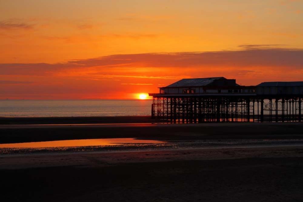 Rossall House , For Families & Couples Blackpool Extérieur photo