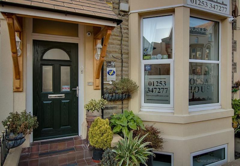 Rossall House , For Families & Couples Blackpool Extérieur photo